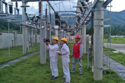遠縣電力公司35千伏豬頭山變、中和變進行專業巡視及紅外測溫