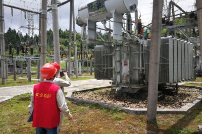 邵陽變電檢修公司對市區、新寧、邵東的重要變電站進行現場保電工作