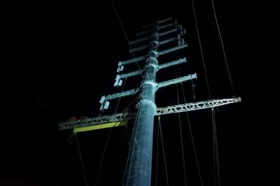 資陽供電公司完成電力線路跨越鐵路封網工作