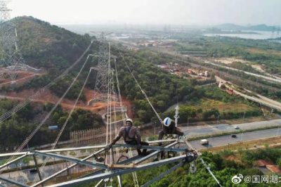 電力“攀登者”，悠悠戰秋涼