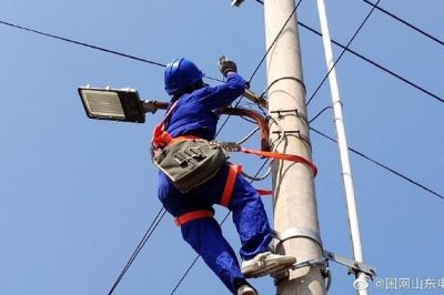 利津縣供電公司對開發區供電所后宋村2號臺區進行消缺