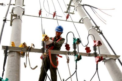 太和縣供電公司更換老化電力線路和用戶(hù)表 新裝200千伏安配變