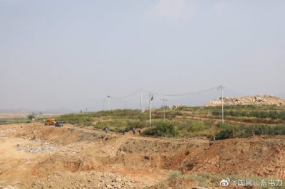 新臺(tái)高速平邑出口處加快10千伏線(xiàn)路遷改工作