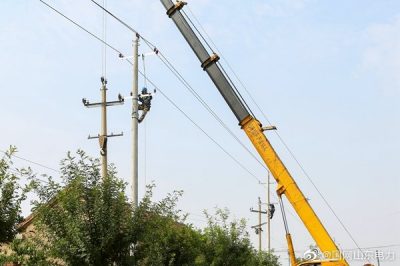 長山鎮10千伏槐甘線開展改造施工
