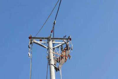 小徐五湖村農網設施進行施工改造