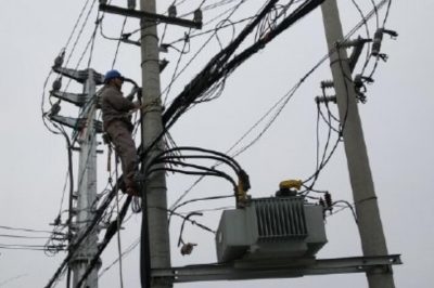 淮安供電營業部對鎮區新增配變開展施工