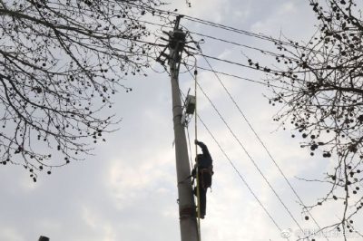 消缺：10千伏蔡莊線隔離開關放電打火