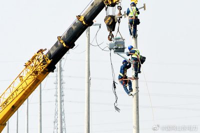 臨電箱變安裝開關 保障項目建設用電