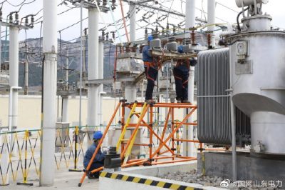 35千伏張夏變電站進行檢修