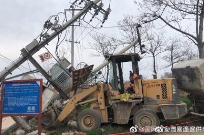 臨潼：“電小二”鏖戰穆寨南坡臺區配變外破事故