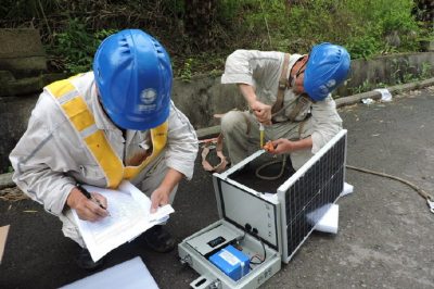 新智能設備-一臺架空暫態錄波型遠傳故障指示器