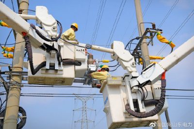 順利完成10千伏濱海II線61號桿開關的更換工作