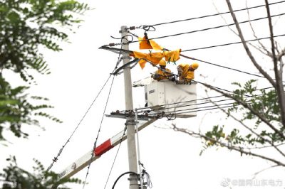 10千伏董集線11號桿為大戶村新建150千伏安配變臺區帶電打火