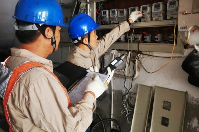 為居民電量突增用戶開(kāi)展電表校驗(yàn)