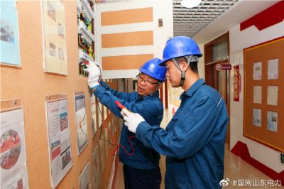 重點對校園內變壓器、表箱、開關等設備進行調試和測溫