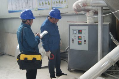 對客戶的配電盤、啟動柜、電表箱、保護器、接地線等進行排查測試