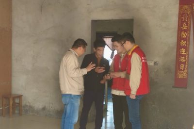 向村民面對面推廣“網上國網”APP