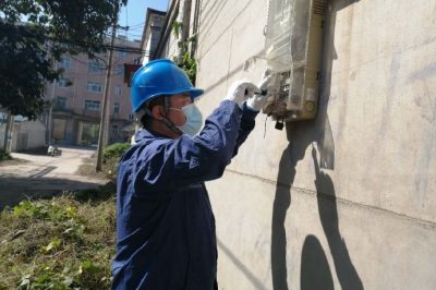 對轄區(qū)內(nèi)低壓用戶，開展安全隱患排查工作