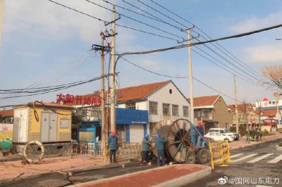在10千伏威海路線開展敷設電纜工作