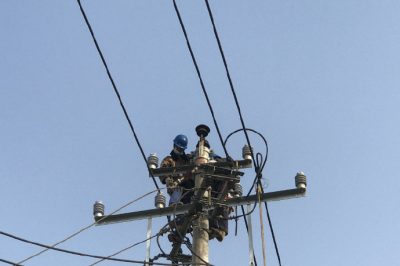 對10千伏城閘線更換橫擔(dān)