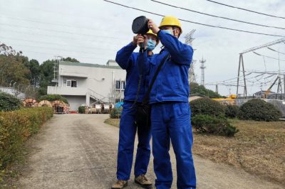 手持工業波成像儀對變電站內各類帶電設備進行超聲波檢測