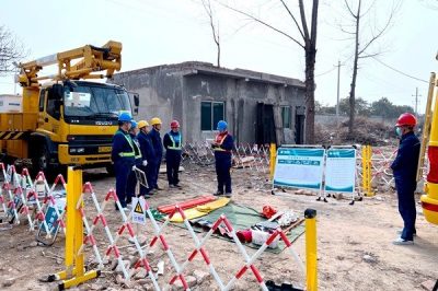 大荔公司：帶電作業助力企業復工復產